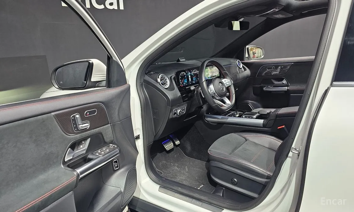 Фото 10 - Mercedes-Benz GLA-Class