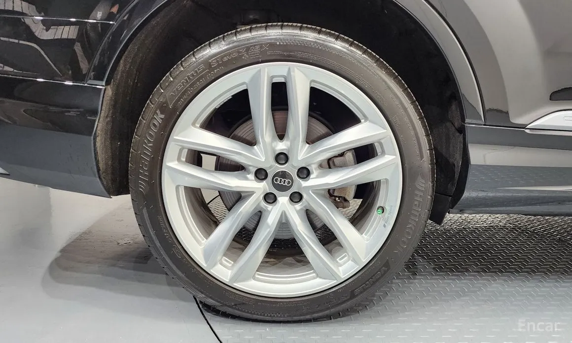Фото 5 - Audi Q7