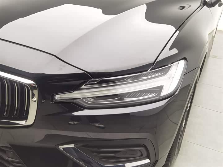 Volvo S60 2025 2025款 B4 智逸豪华版