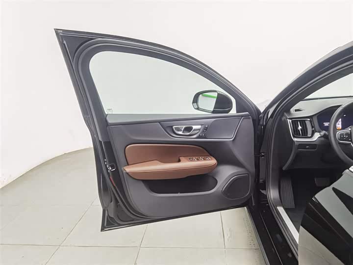 Volvo S60 2025 2025款 B4 智逸豪华版
