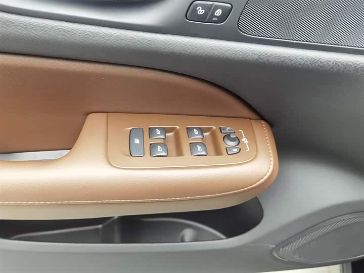 Volvo S60 2025 2025款 B4 智逸豪华版