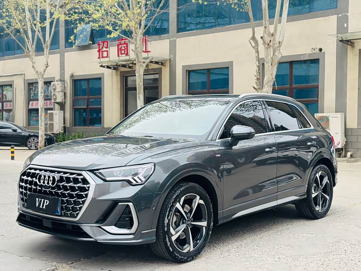 Photo 1 - Audi Q3