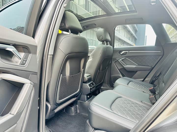 Photo 6 - Audi Q3