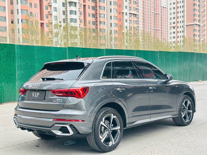 Photo 7 - Audi Q3
