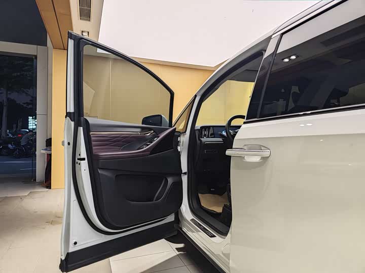 Фото 7 - GAC Trumpchi M8