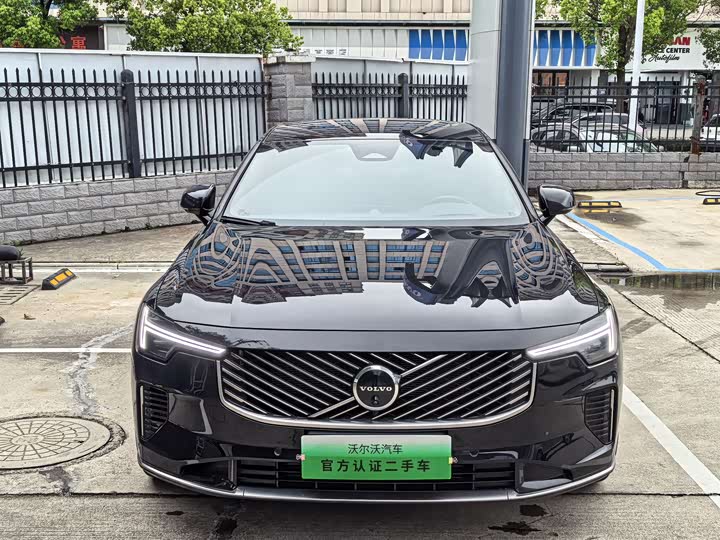 Volvo S90 Hybrid 2026 2026款 插电式混动 四驱长续航智雅豪华版