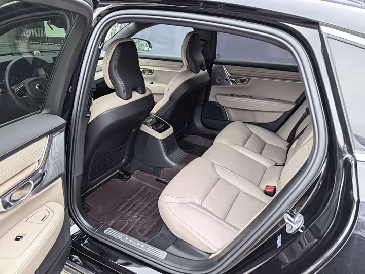 Volvo S90 Hybrid 2026 2026款 插电式混动 四驱长续航智雅豪华版