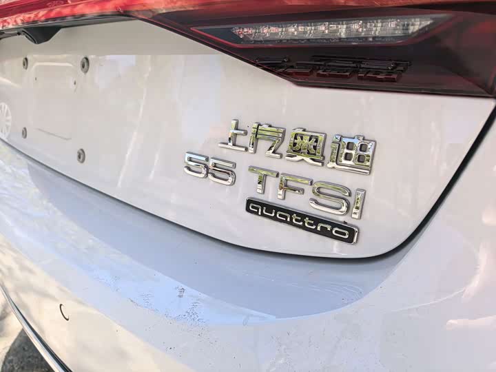 Фото 9 - Audi A7L