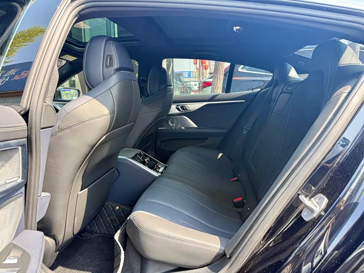 BMW 8 Series 2022 2022款 840i xDrive 四门轿跑车 M运动套装