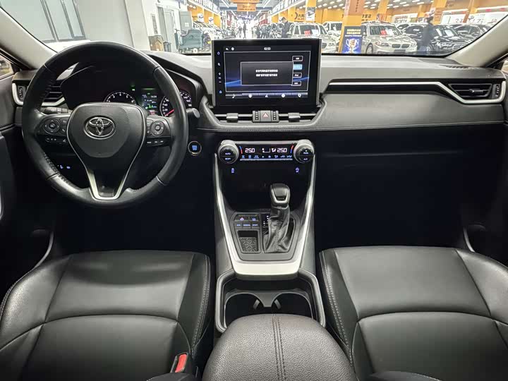 Фото 6 - Toyota Wildlander