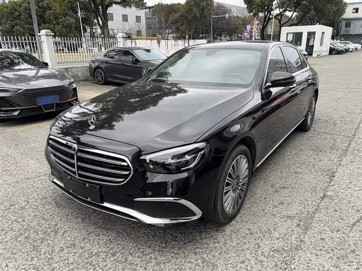 Фото 1 - Mercedes-Benz E-Class