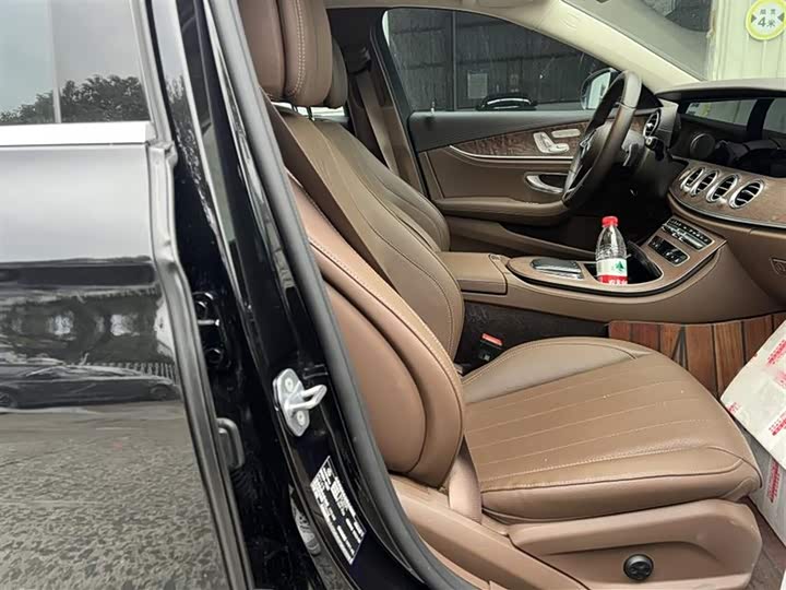 Фото 13 - Mercedes-Benz E-Class