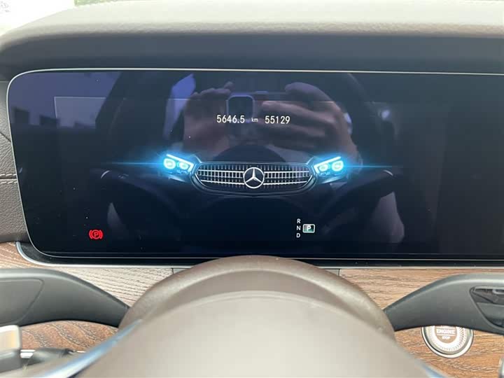 Фото 2 - Mercedes-Benz E-Class