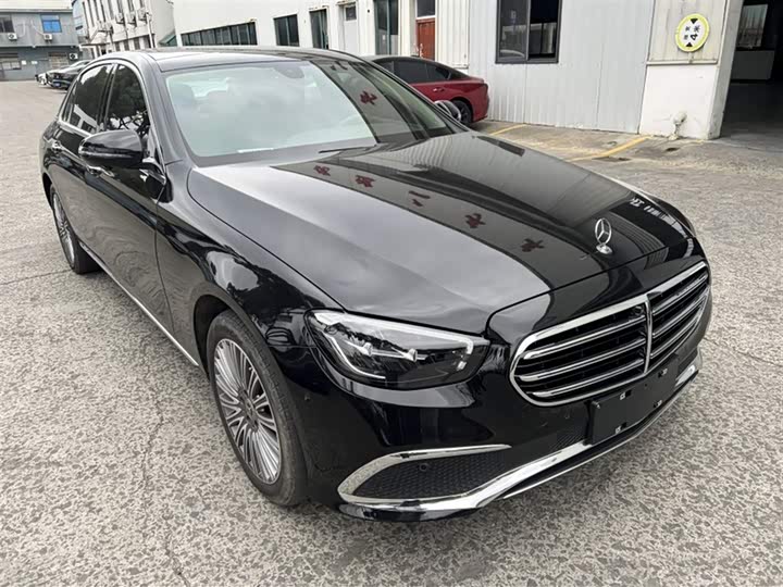 Фото 4 - Mercedes-Benz E-Class