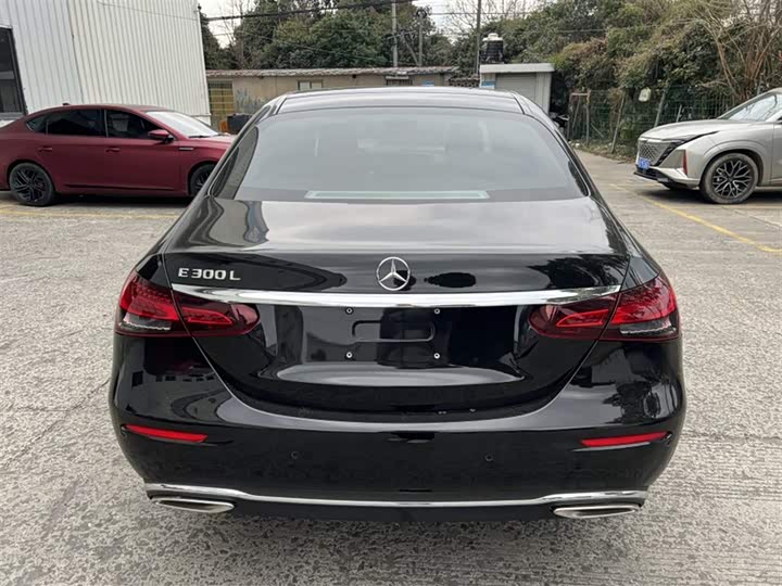 Фото 6 - Mercedes-Benz E-Class