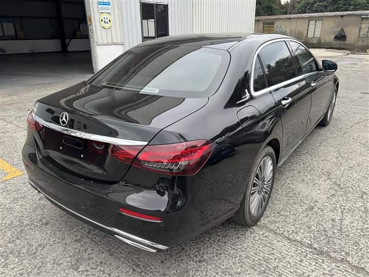 Фото 7 - Mercedes-Benz E-Class