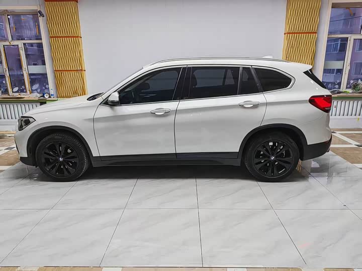 صورة 6 - BMW X1