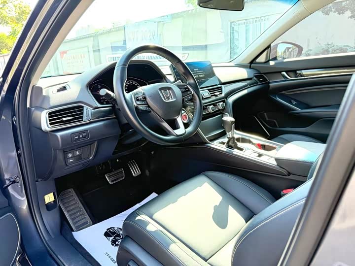 Фото 4 - Honda Accord