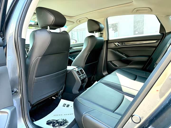 Фото 5 - Honda Accord