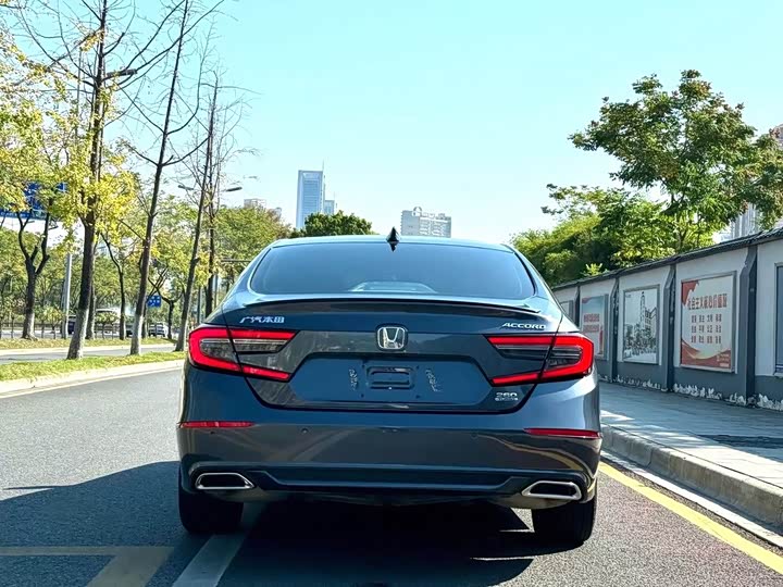 Фото 8 - Honda Accord