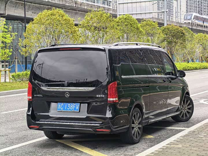 Mercedes-Benz V-Class 2022 2022款 V 260 L 长轴距豪华版