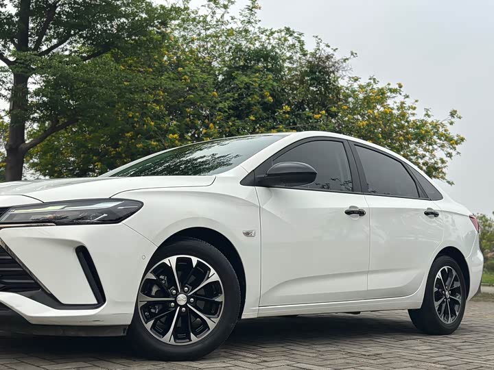 Chevrolet Monza 2023 2023款 1.3T 轻混自动尊享版