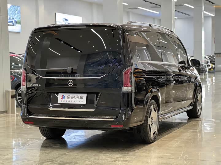 Mercedes-Benz V-Class 2024 2024款 V 300 L 长轴距豪华版