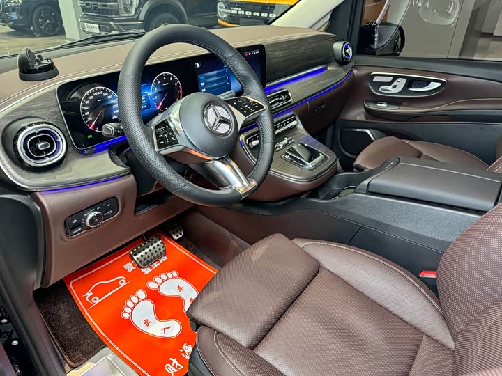 Mercedes-Benz V-Class 2024 2024款 V 300 L 长轴距豪华版