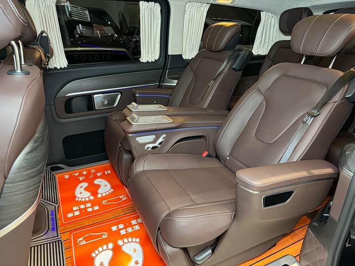 Mercedes-Benz V-Class 2024 2024款 V 300 L 长轴距豪华版