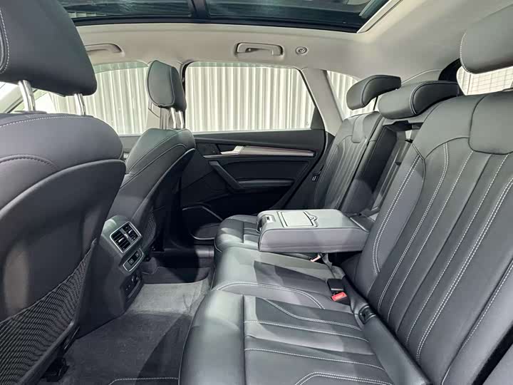 Фото 6 - Audi Q5L