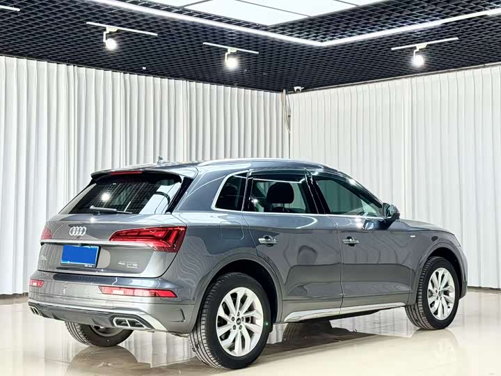 Фото 9 - Audi Q5L