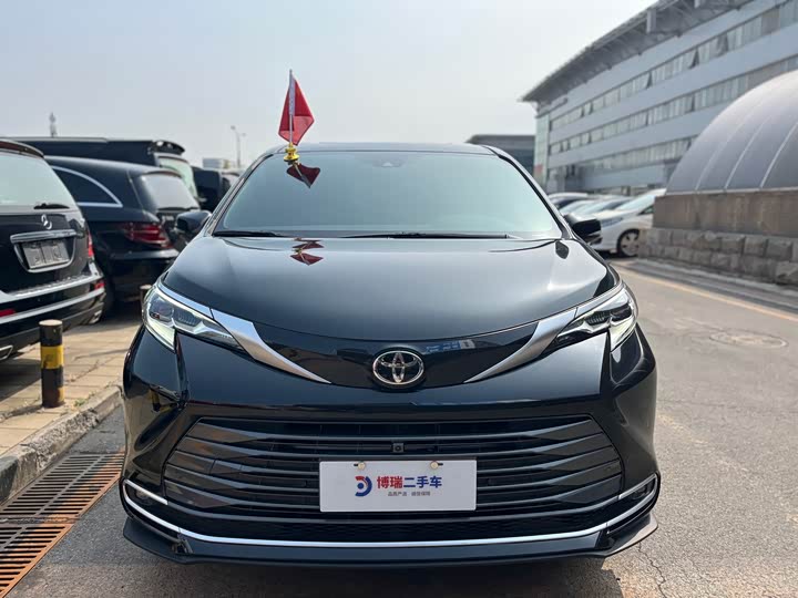 Toyota Sienna 2024 2024款 2.5L混动 四驱尊贵版