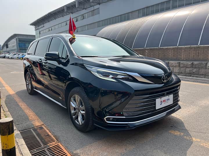Toyota Sienna 2024 2024款 2.5L混动 四驱尊贵版