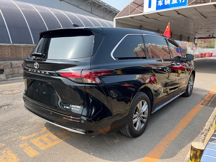 Toyota Sienna 2024 2024款 2.5L混动 四驱尊贵版