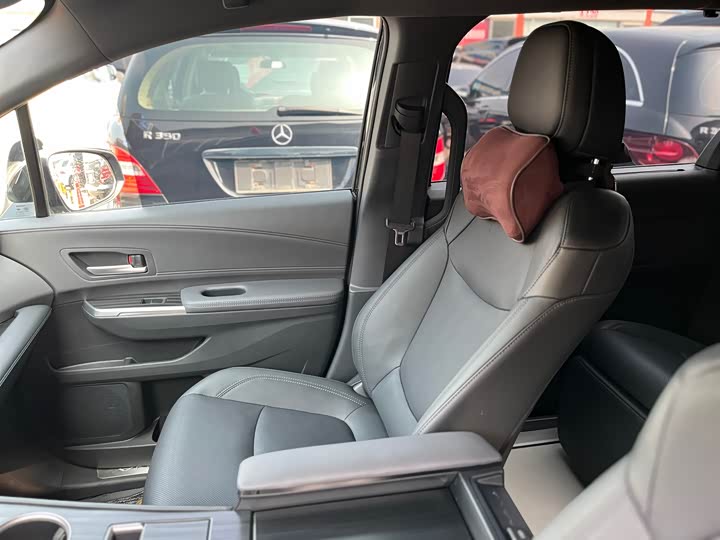 Toyota Sienna 2024 2024款 2.5L混动 四驱尊贵版