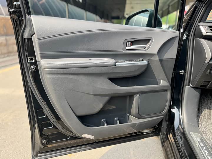 Toyota Sienna 2024 2024款 2.5L混动 四驱尊贵版