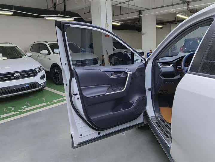 Toyota RAV4 2021 2021款 2.0L CVT两驱风尚版