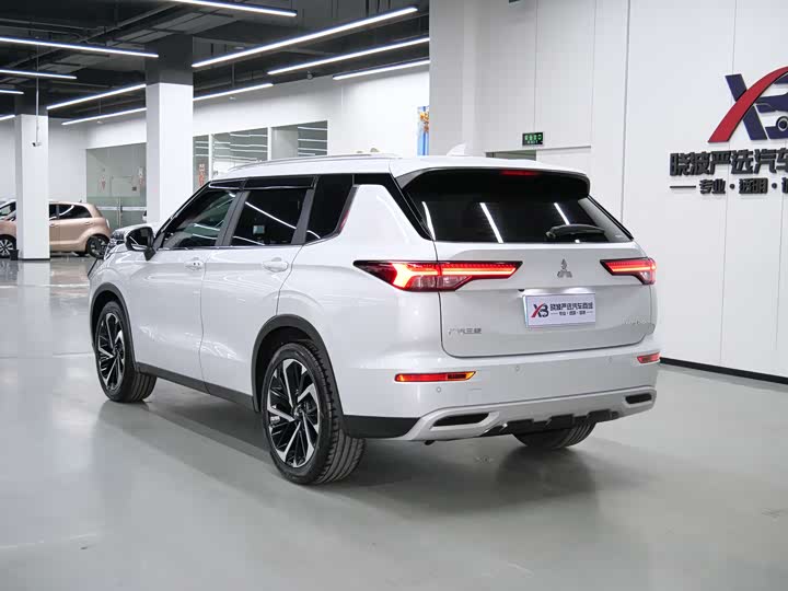 Mitsubishi Outlander 2023 2023款 1.5T CVT两驱尊耀版 7座