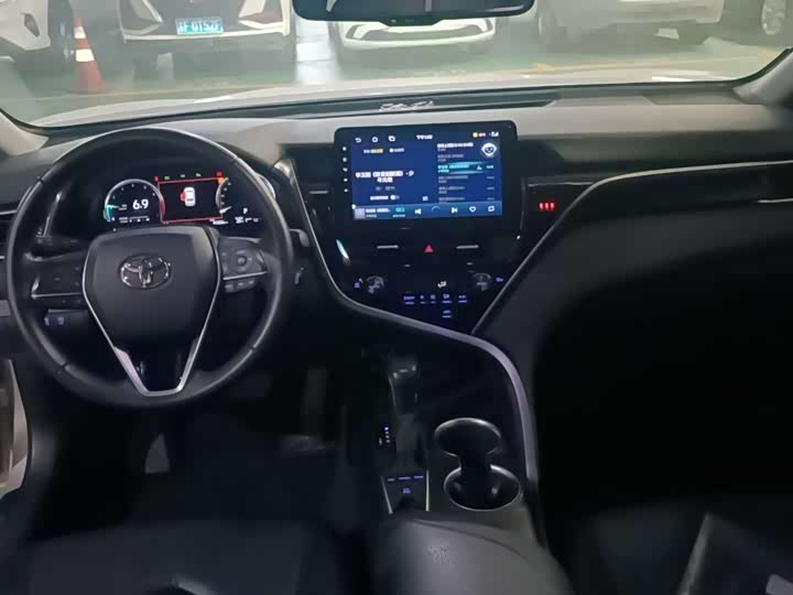 Фото 4 - Toyota Camry