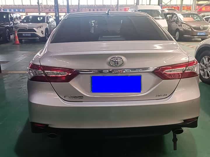 Фото 8 - Toyota Camry