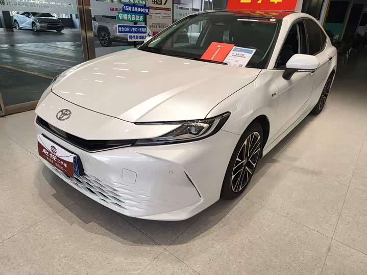 Фото 1 - Toyota Camry