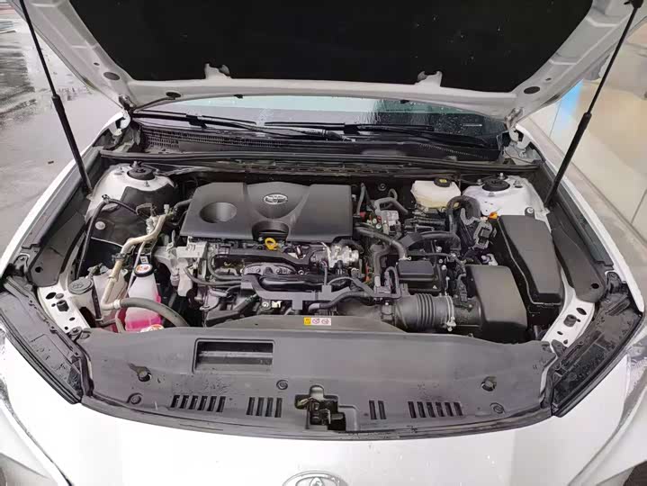 Фото 4 - Toyota Camry
