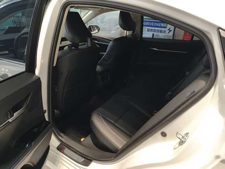 Фото 6 - Toyota Camry