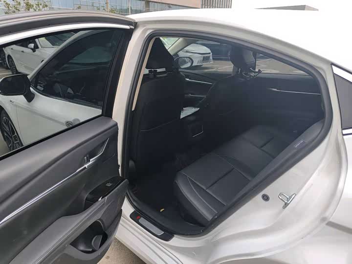 Фото 9 - Toyota Camry