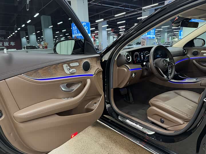 Zdjęcie 4 - Mercedes-Benz E-Class