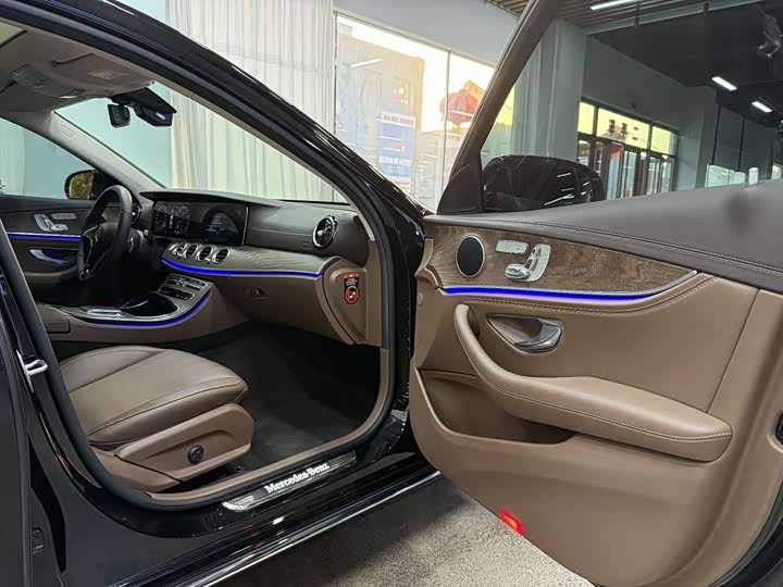 Zdjęcie 7 - Mercedes-Benz E-Class