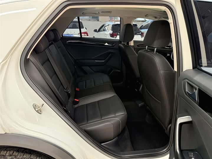 Фото 7 - Volkswagen T-Roc