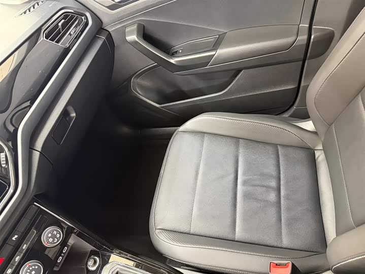 Фото 8 - Volkswagen T-Roc