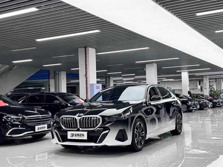 Фото 1 - BMW 5 Series