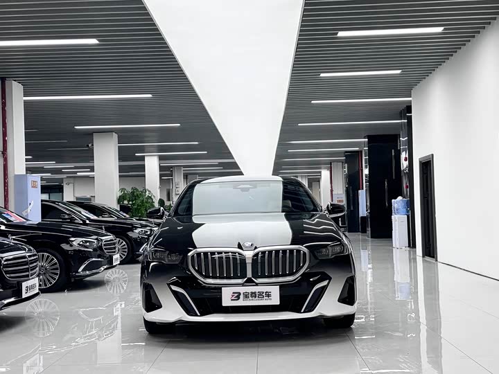 Фото 2 - BMW 5 Series